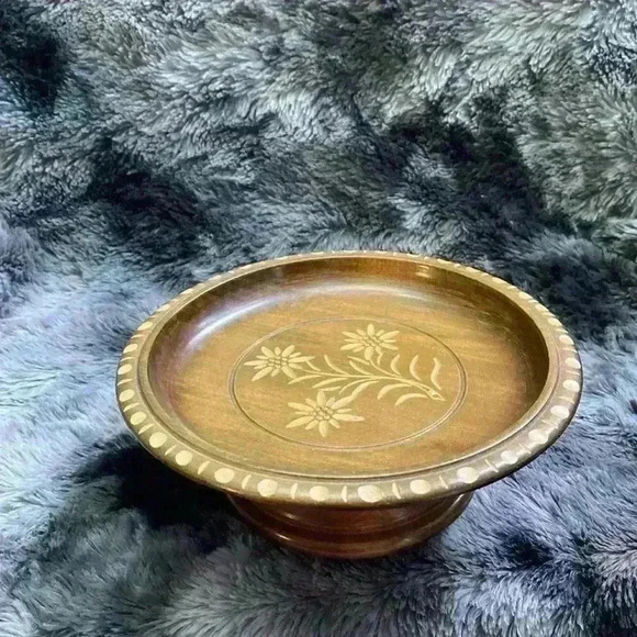 Other - HAND CARVED MUSICAL
CANDY DISH hand made in Austria